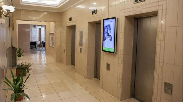 容大彩晶廣告機(jī)廠家細(xì)說液晶樓宇廣告機(jī)功能特點